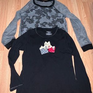 🎁Bundle of 2 shirts.